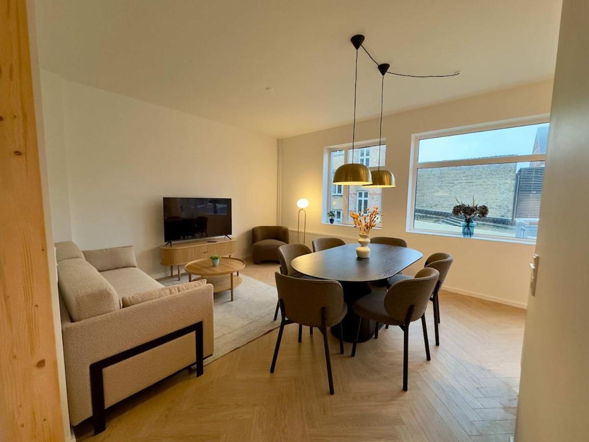 Newly Renovated 2br With Large Balcony *