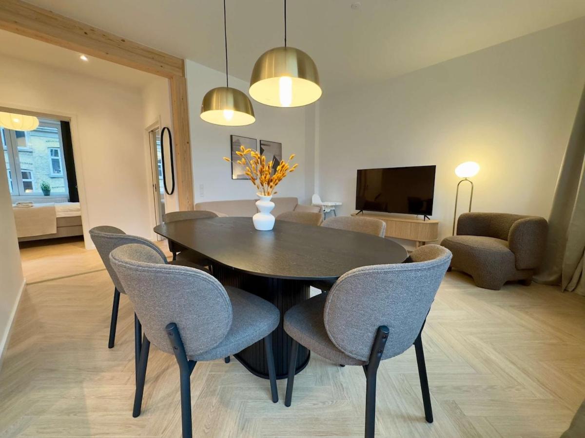 Newly Renovated 2br With Large Balcony *
