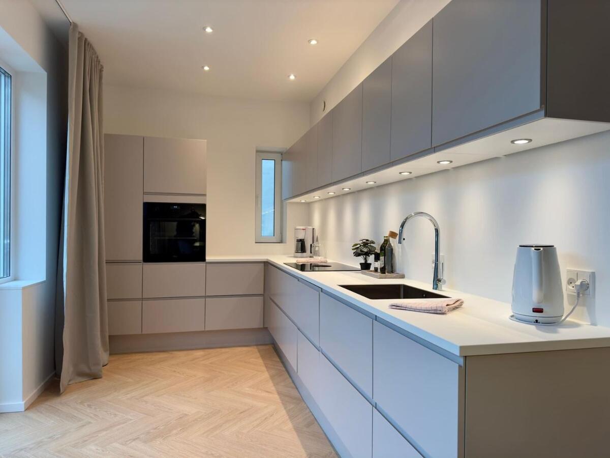 Newly Renovated 2br With Large Balcony *