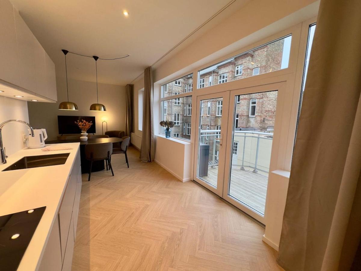 Appartement Newly Renovated 2br With Large Balcony *