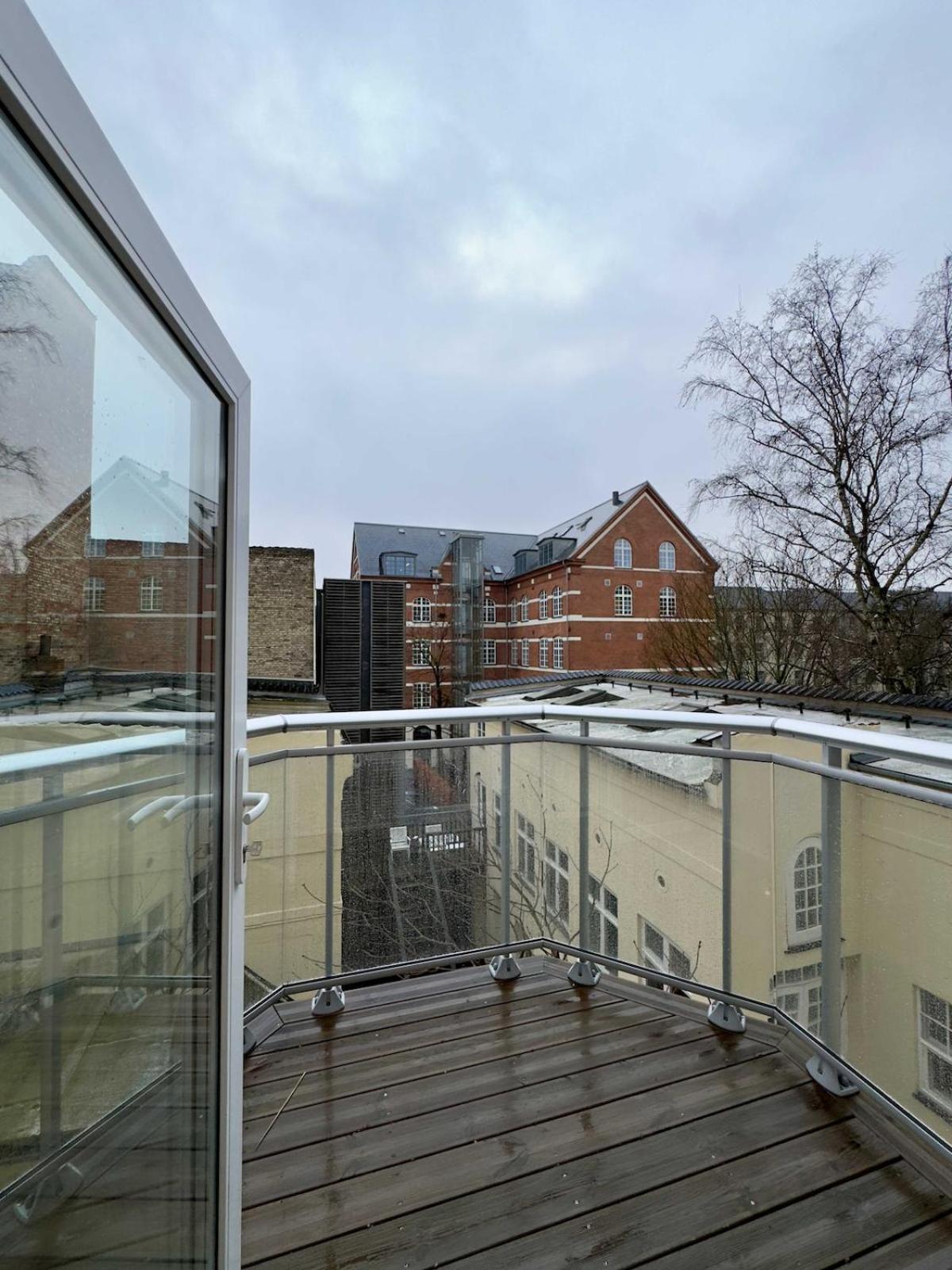 Appartement Newly Renovated 2br With Large Balcony *